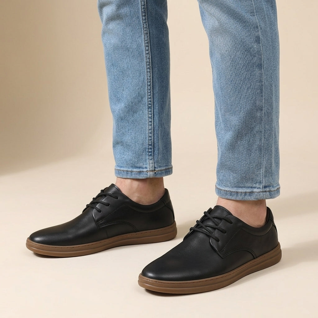 Leren veterschoenen met contrasterende zool en klassieke pasvorm voor heren